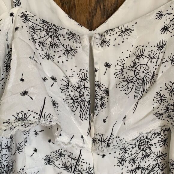 Ribbon Grey size small Black and white floral romper - Picture 8 of 9